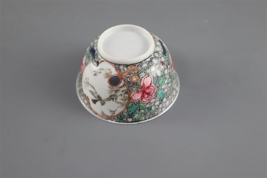 A Chinese famille rose 'hawk' tea bowl and saucer, Yongzheng period, saucer 11.5cm diameter